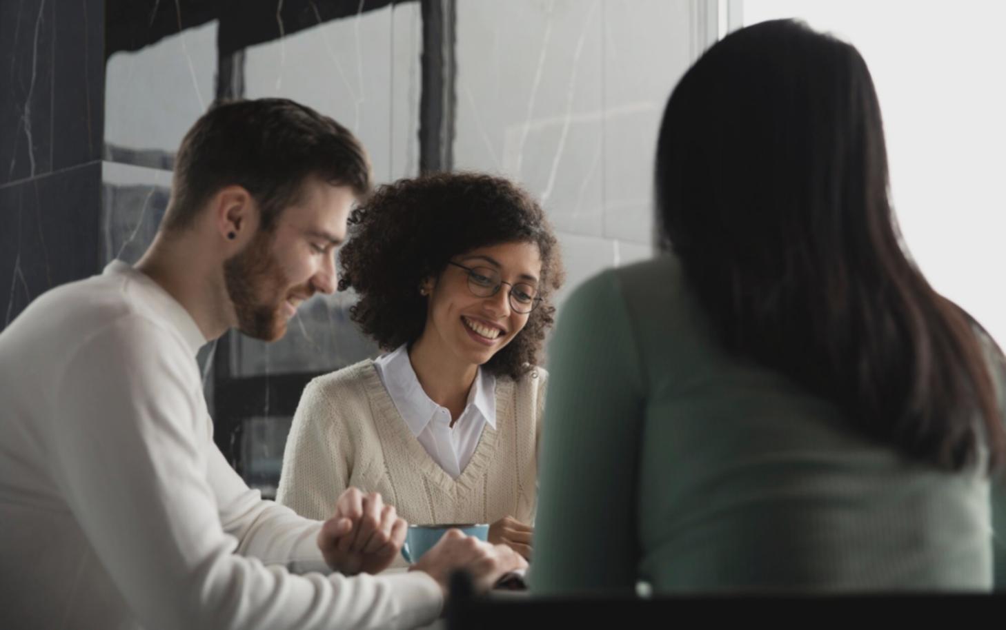 Marketing-Workshop in modernem Seminarraum