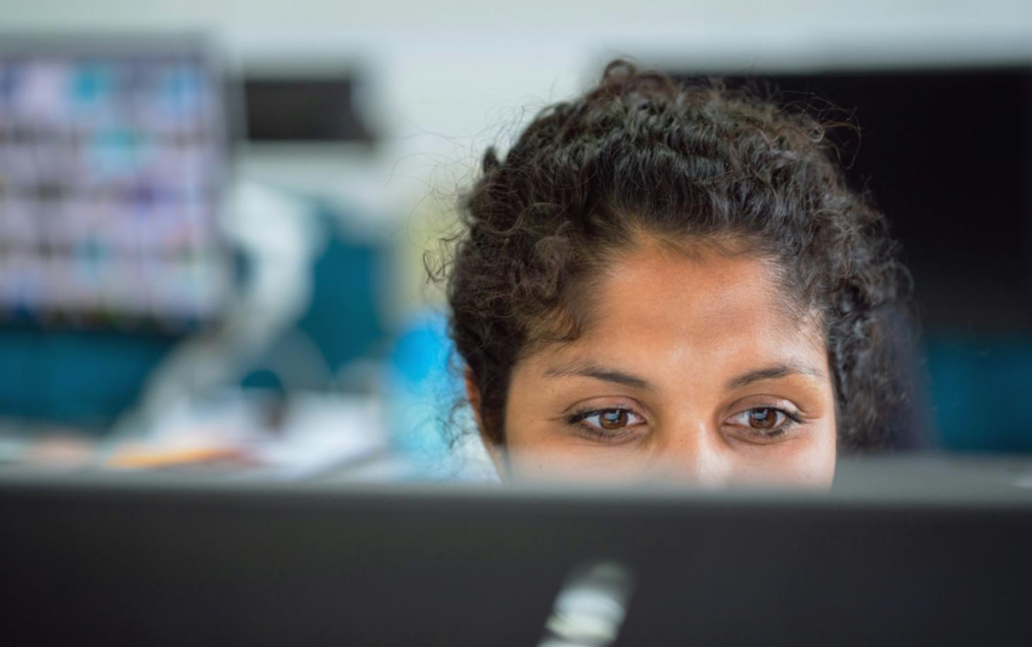 Moderne Finanzplanung und Marketing-Strategien im Büroumfeld